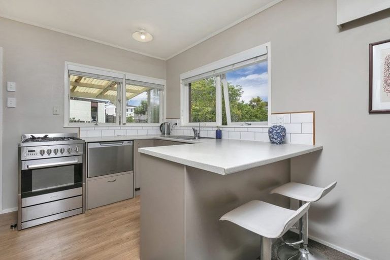 Photo of property in 1/5 Stott Avenue, Birkdale, Auckland, 0626