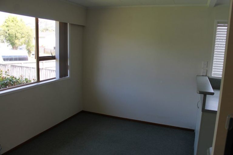 Photo of property in 5 Waari Avenue, Sunnyvale, Auckland, 0612