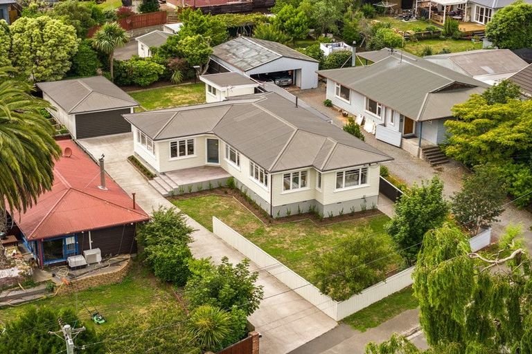 Photo of property in 6 Riverlaw Terrace, Saint Martins, Christchurch, 8022