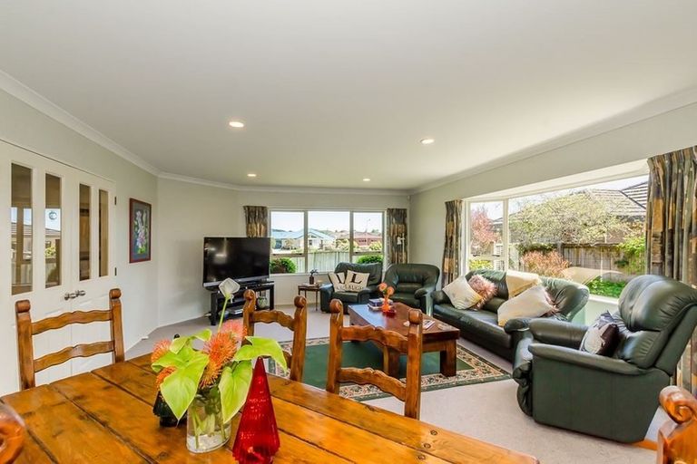 Photo of property in 8 Balmerino Grove, Waikanae, 5036