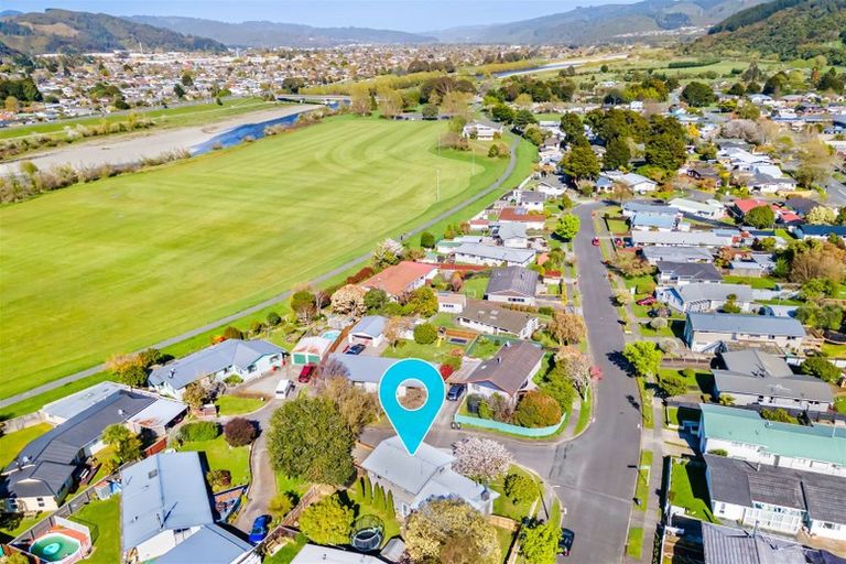 Photo of property in 1 Riverlea Way, Totara Park, Upper Hutt, 5018