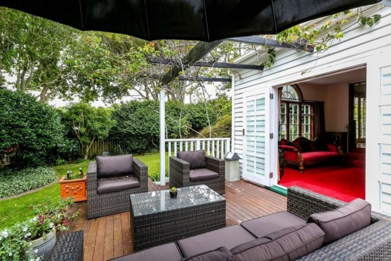 Photo of property in 94 Belt Road, New Plymouth, 4310