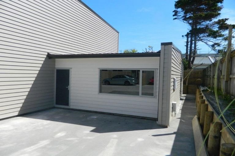 Photo of property in 9/19 Collins Avenue, Tawa, Wellington, 5028