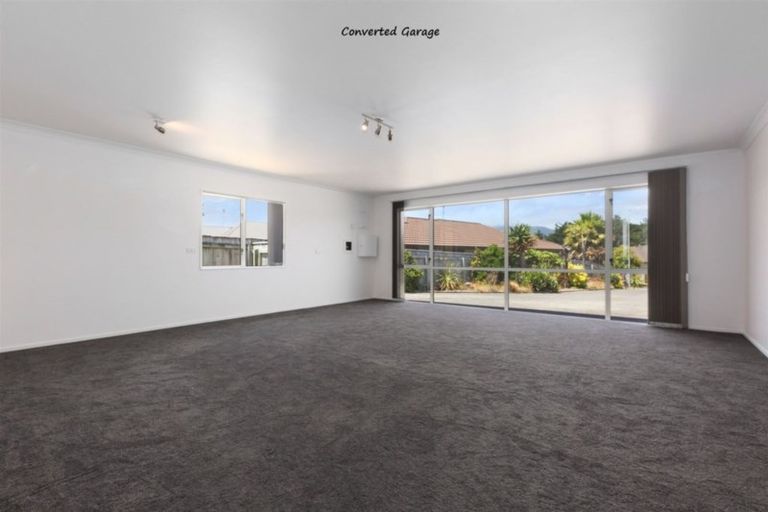 Photo of property in 17 Ashleigh Way, Waikanae Beach, Waikanae, 5036