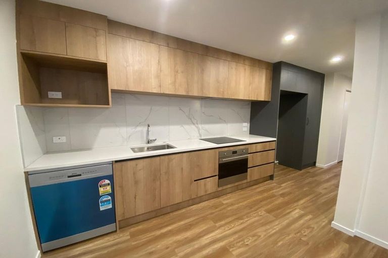 Photo of property in 2/7g Newelm Lane, Flat Bush, Auckland, 2019