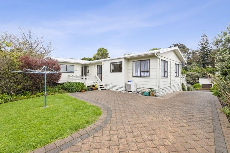 Photo of property in 66 Renown Road, Raumati South, Paraparaumu, 5032