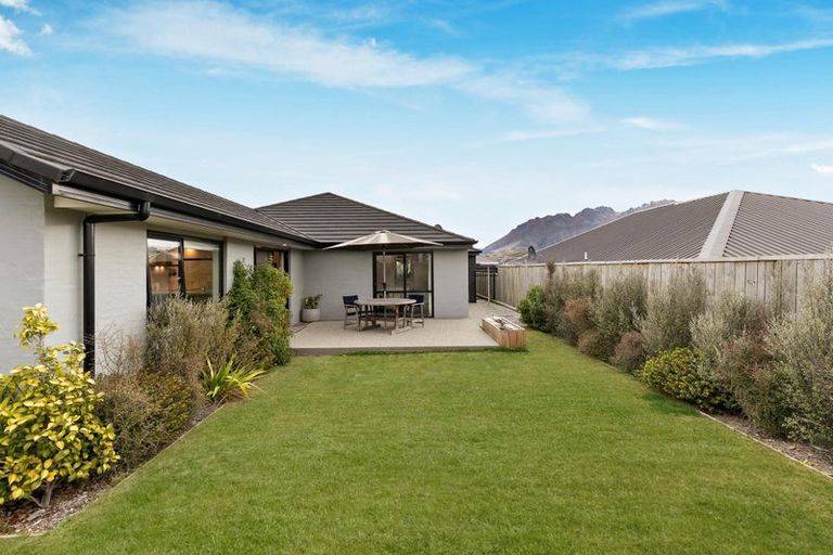 Photo of property in 12 Shepherd Road, Jacks Point, Queenstown, 9371