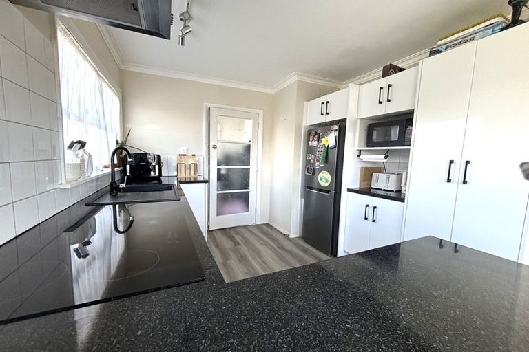 Photo of property in 2 Selwyn Street, Levin, 5510