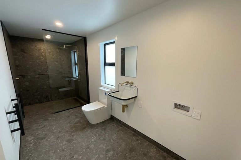 Photo of property in 30a Waiwaka Terrace, Strandon, New Plymouth, 4312