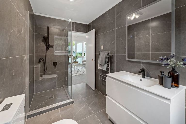 Photo of property in 18 Archers Road, Glenfield, Auckland, 0629