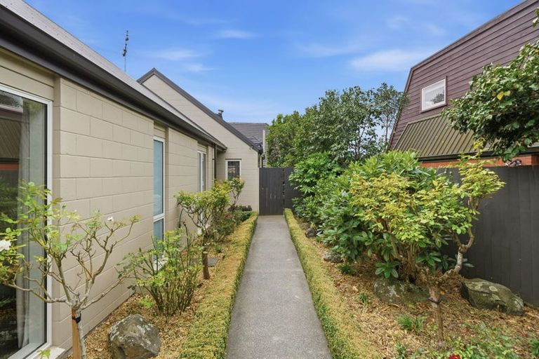 Photo of property in 6 Dunrobin Place, Avonhead, Christchurch, 8042