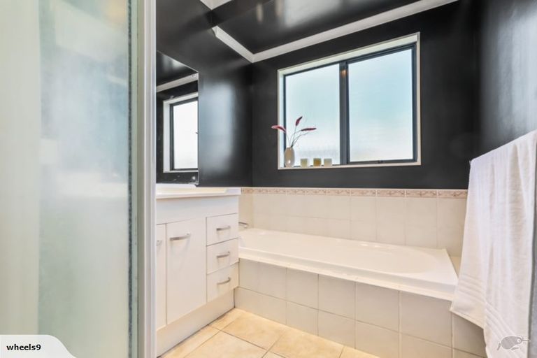 Photo of property in 34 Puriri Road, Pukekohe, 2120