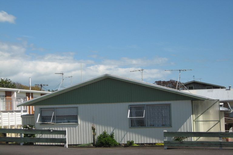 Photo of property in 3/76 Eliot Street, New Plymouth, 4310