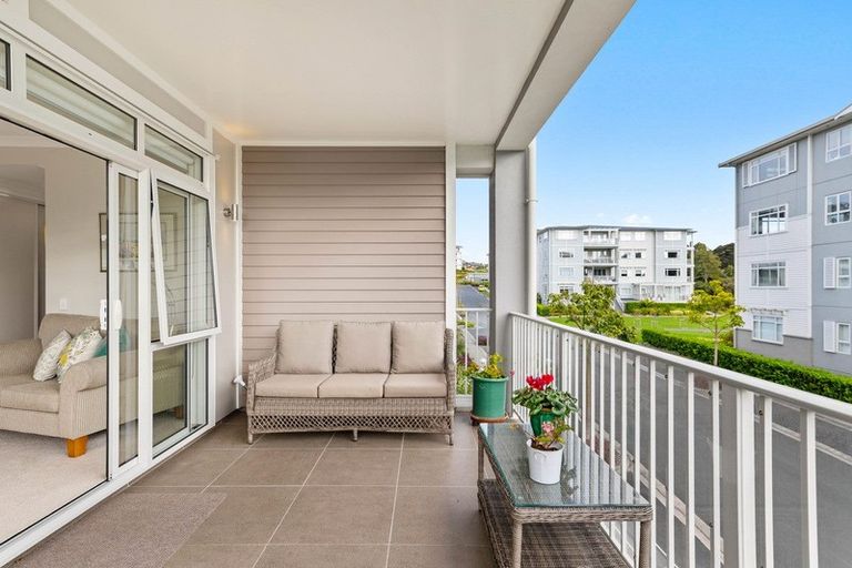 Photo of property in 73 Parkside Drive, Orewa, 0931