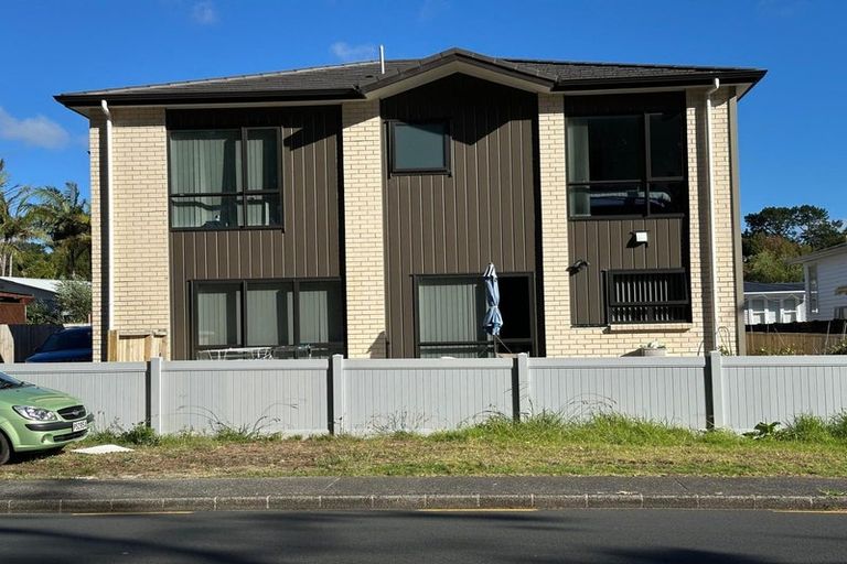 Photo of property in 30a Godley Road, Green Bay, Auckland, 0604