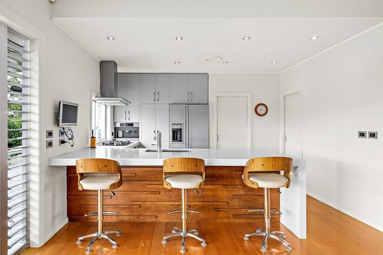 Photo of property in 53 Motu Road, Kumeu, 0891