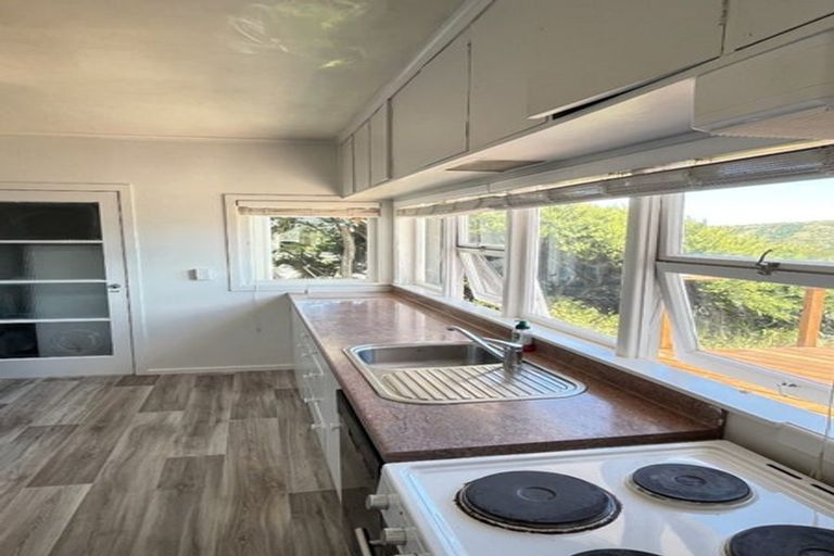 Photo of property in 41 Kiriwai Road, Paremata, Porirua, 5024