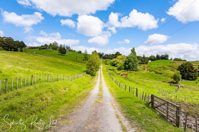 Photo of property in 215c Heatley Road, Whakapirau, 0583