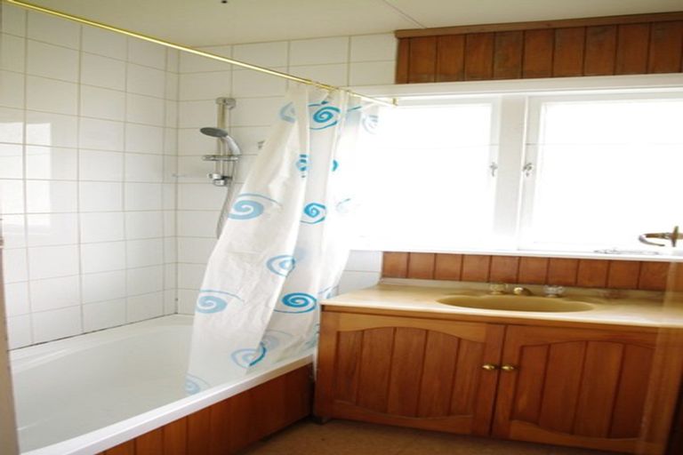 Photo of property in 33 Karaka Street, Wainuiomata, Lower Hutt, 5014