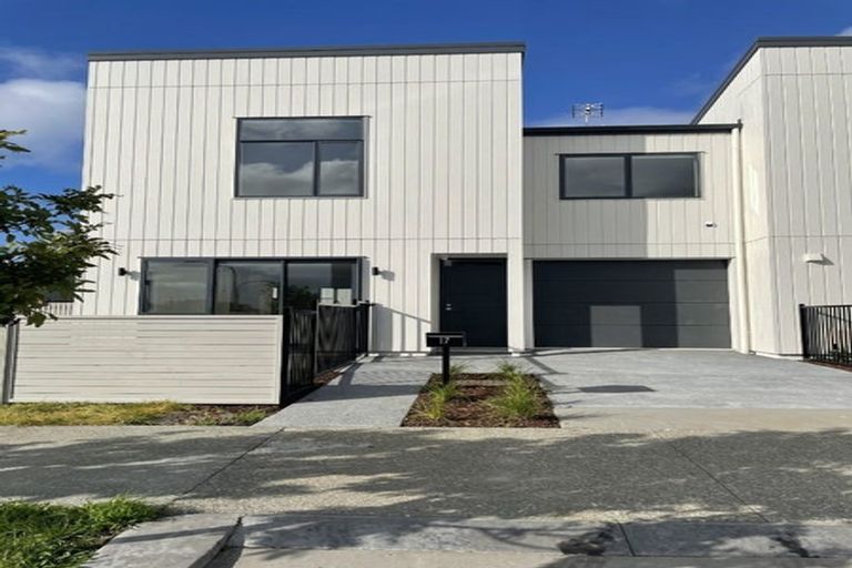 Photo of property in 17 Whimbrel Road, Flat Bush, Auckland, 2019