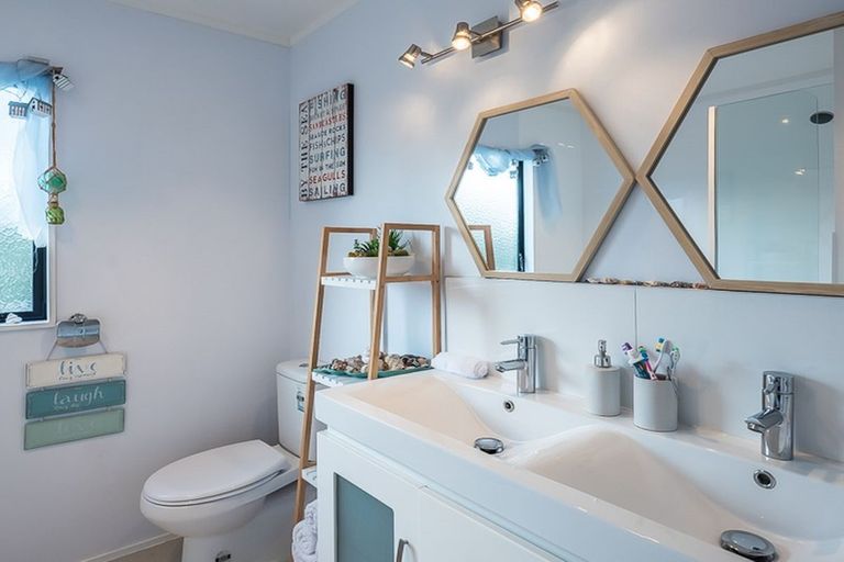 Photo of property in 22a Kiwi Road, Raumati Beach, Paraparaumu, 5032