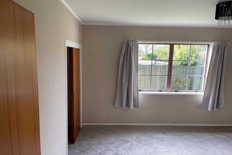 Photo of property in 2 Fitzwater Place, Henderson, Auckland, 0612