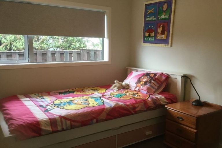 Photo of property in 1/104 East Coast Road, Forrest Hill, Auckland, 0620