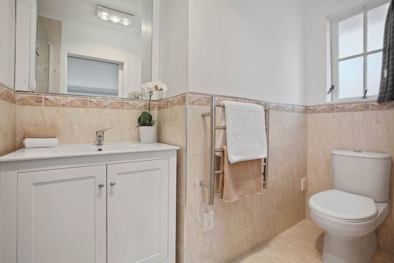 Photo of property in 32 Glenmore Road, Sunnyhills, Auckland, 2010