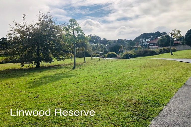 Photo of property in 25 William Souter Street, Forrest Hill, Auckland, 0620