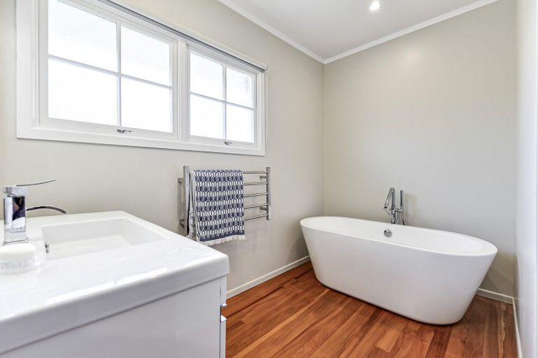 Photo of property in 39 Hillcrest Road, Hillcrest, Hamilton, 3216