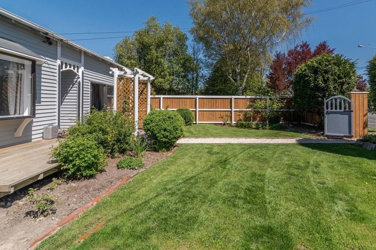 Photo of property in 128 Somerfield Street, Somerfield, Christchurch, 8024