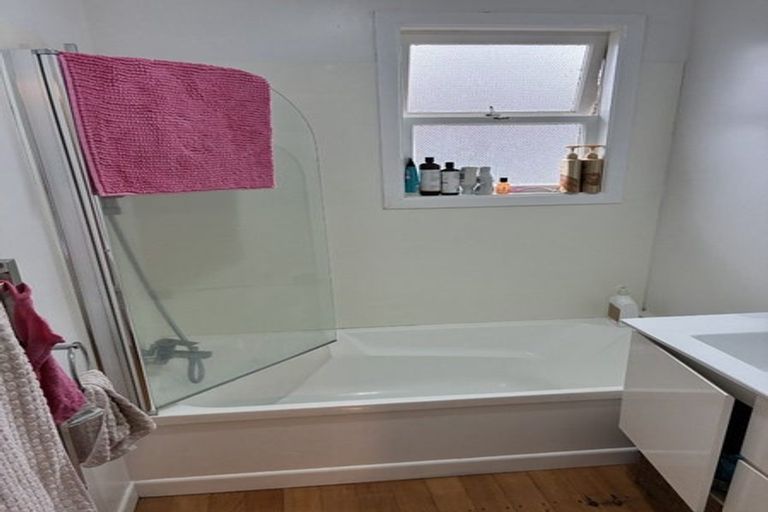 Photo of property in 19 Church Street, Northcote Point, Auckland, 0627