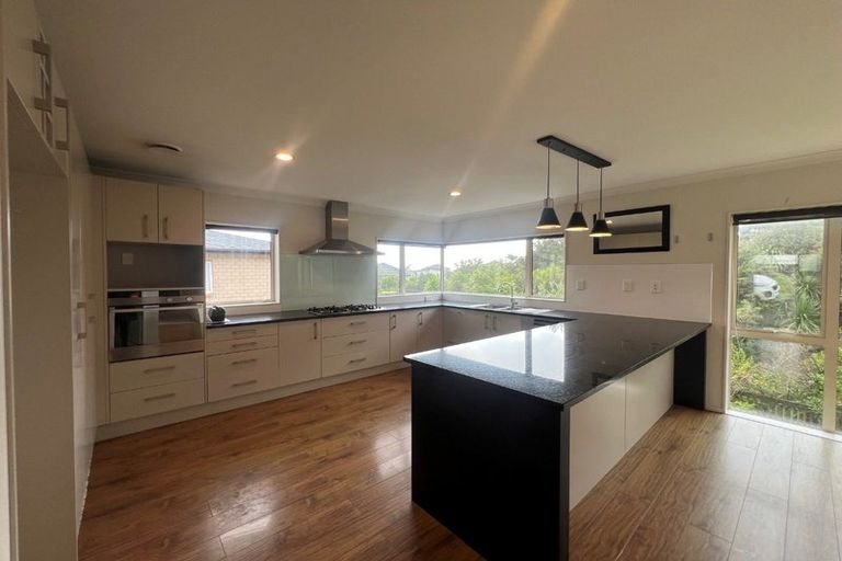 Photo of property in 32 Bur Oak Terrace, Schnapper Rock, Auckland, 0632