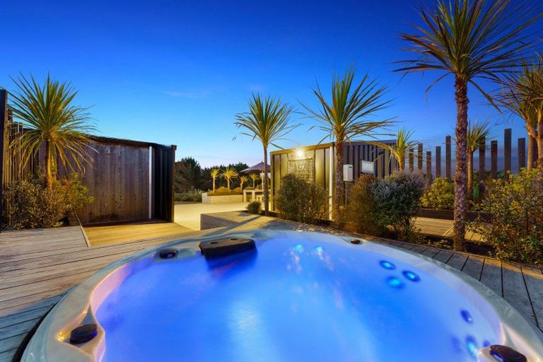 Photo of property in 47 Reay Mackay Grove, Waikawa Beach, Levin, 5573