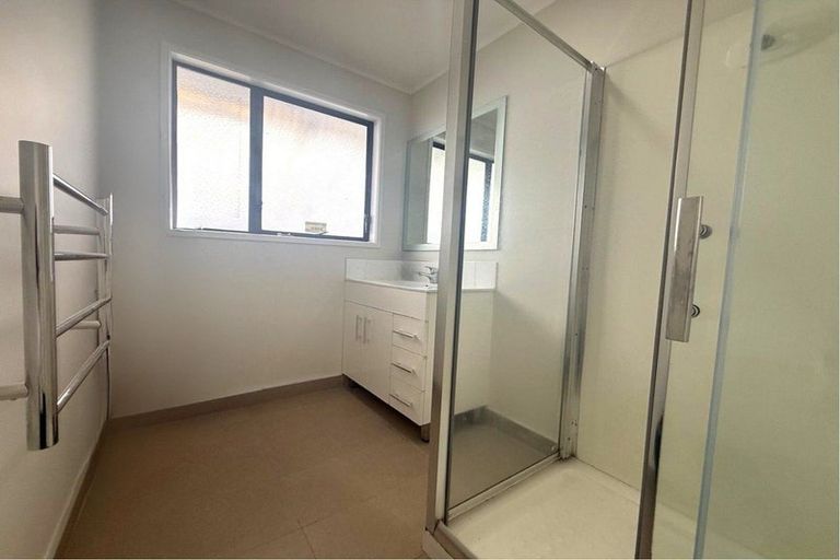 Photo of property in 1 Heathberry Close, Papatoetoe, Auckland, 2025