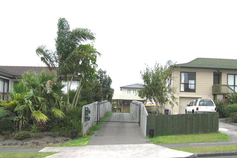 Photo of property in 9 Hassan Drive, Massey, Auckland, 0614
