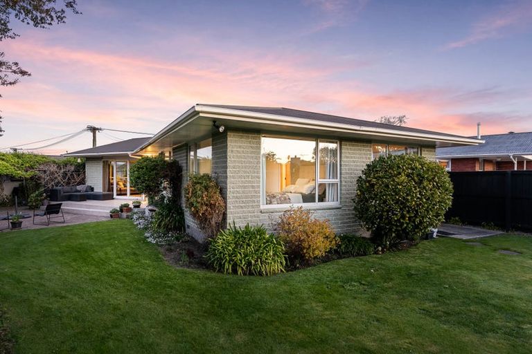 Photo of property in 34 Wychwood Crescent, Bishopdale, Christchurch, 8053