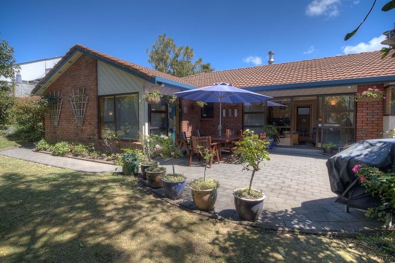 Photo of property in 9 Cyclades Place, Shelly Park, Auckland, 2014