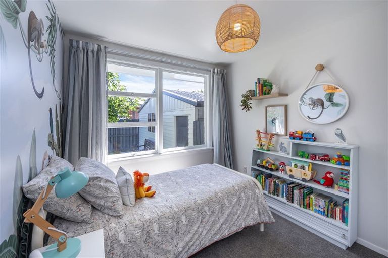 Photo of property in 28 Clipper Place, Redwood, Christchurch, 8051