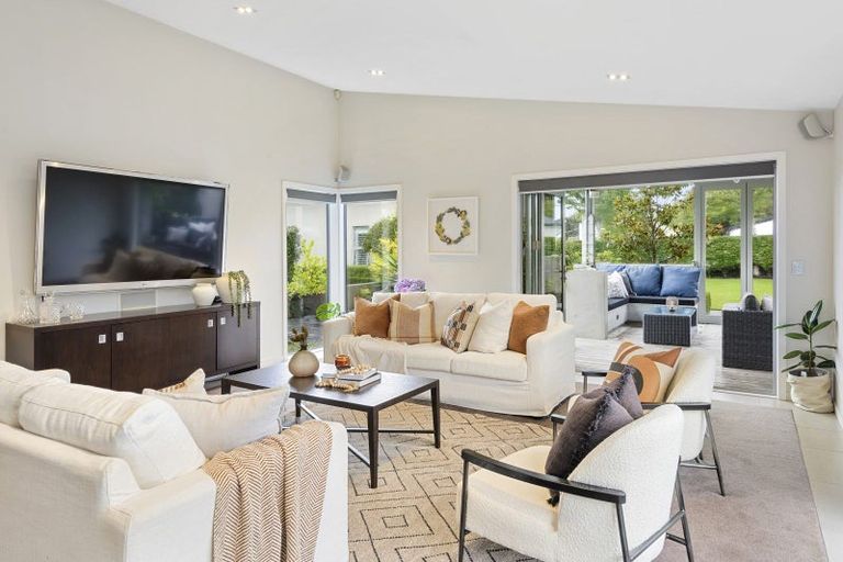 Photo of property in 1 Westall Lane, Avonhead, Christchurch, 8042