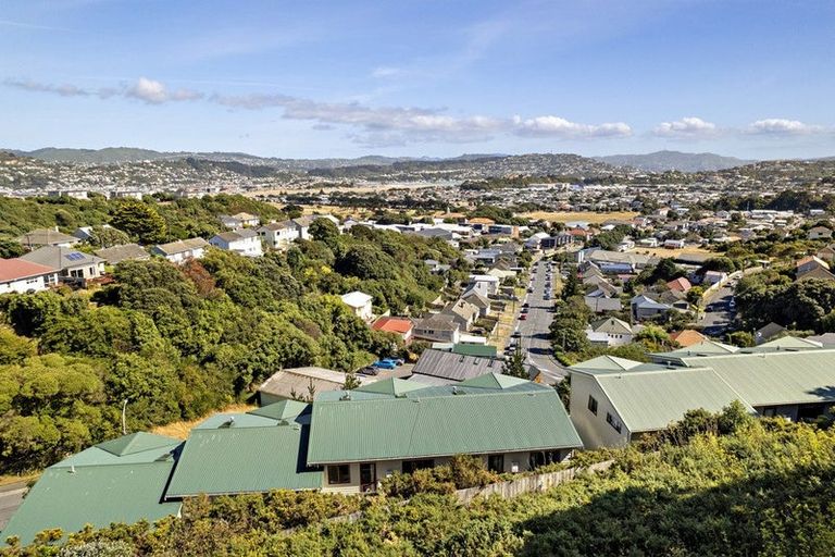 Photo of property in 6 Kastos Way, Strathmore Park, Wellington, 6022