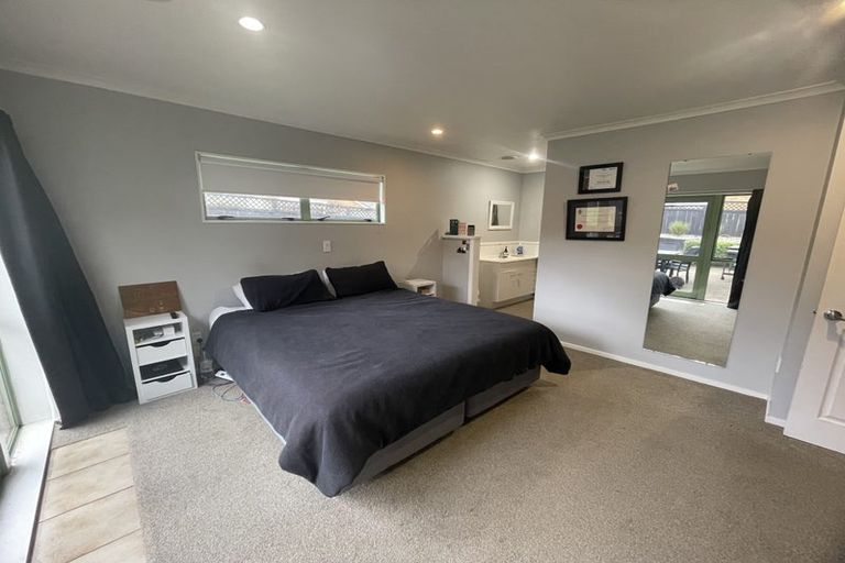 Photo of property in 4 Guernsey Place, Grandview Heights, Hamilton, 3200