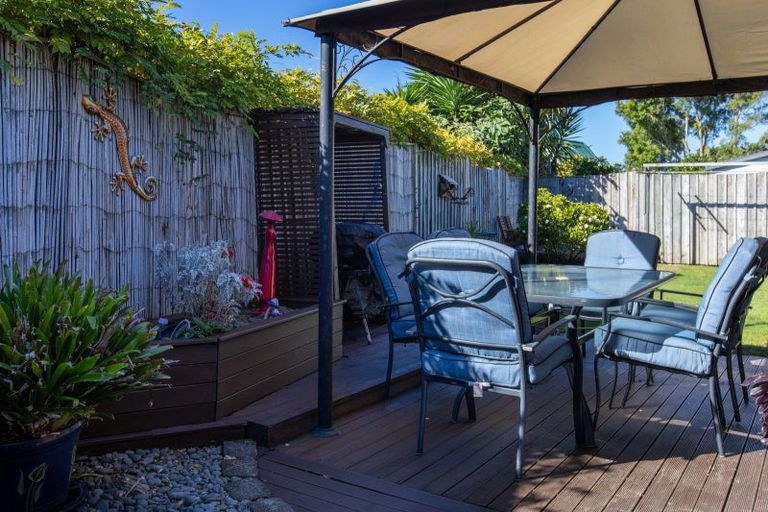 Photo of property in 19a Litchfield Place, Clarks Beach, 2122