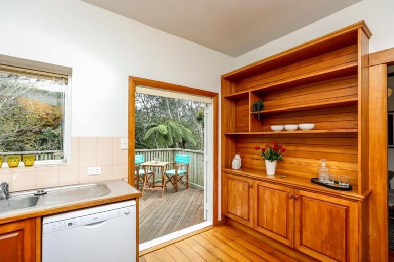 Photo of property in 42 Carrington Street, Lower Vogeltown, New Plymouth, 4310