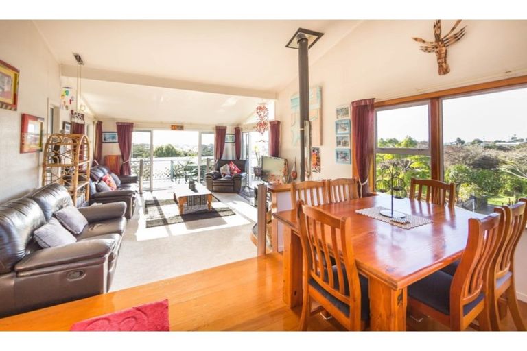 Photo of property in 4 Elliston Crescent, Stanmore Bay, Whangaparaoa, 0932
