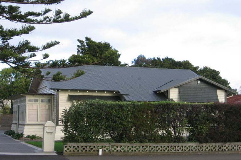 Photo of property in 124 Featherston Street, Palmerston North, 4410