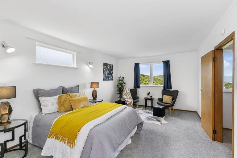 Photo of property in 33 Ranui Crescent, Khandallah, Wellington, 6035