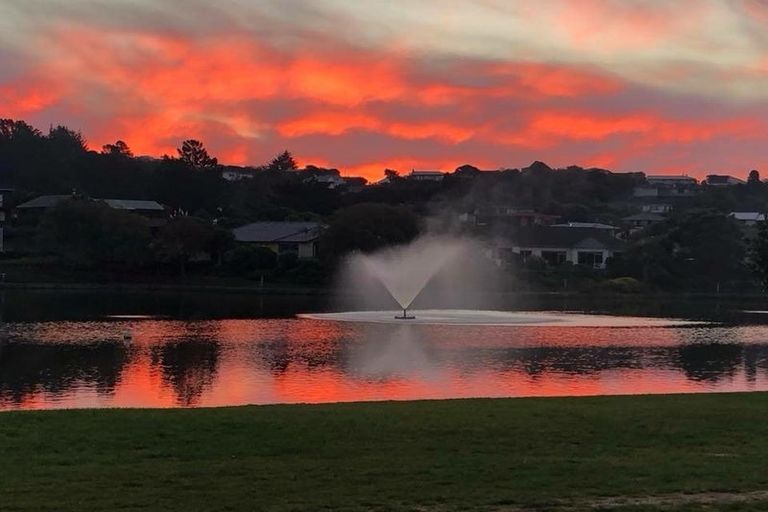 Photo of property in 12 Lakeside Villas, Whitby, Porirua, 5024