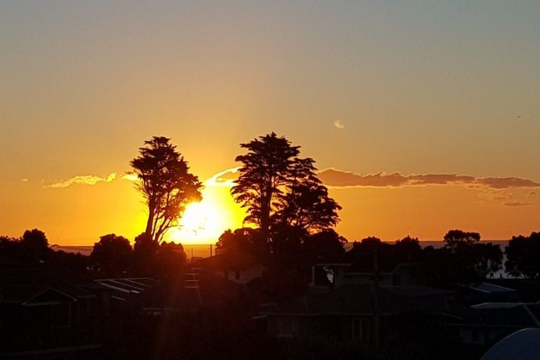 Photo of property in 5 Chatswood Grove, Fitzroy, New Plymouth, 4312