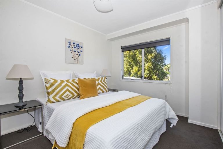 Photo of property in 118 Lynn Road, Bayview, Auckland, 0629